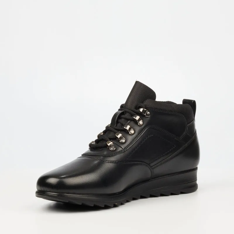 Urbanart Lace-up Sneaker - Black